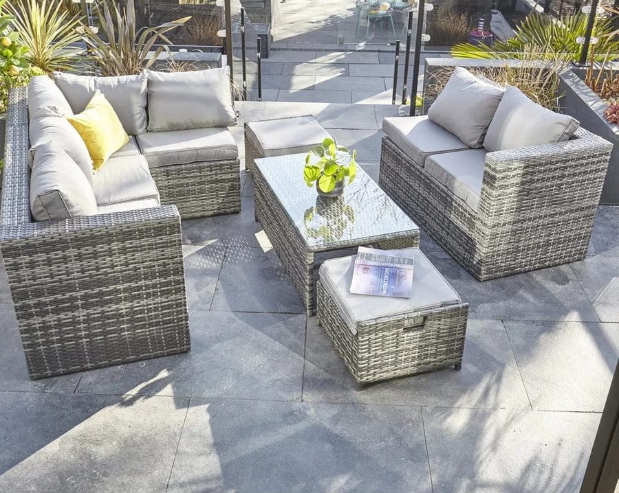 Magazín ratanové sedačky